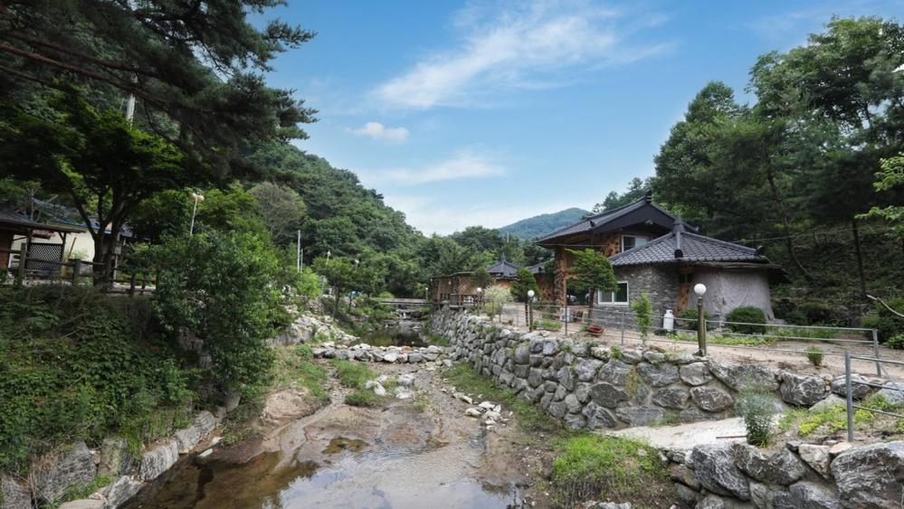 Hoengseong Daraegol Sanbang Pension Buitenkant foto